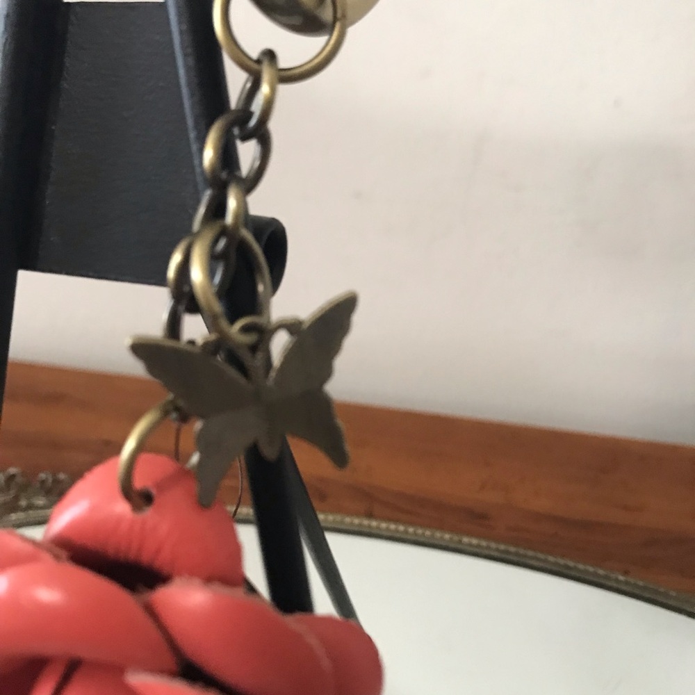 NWT Patricia Nash Coral Flower With Butterfly Charm Key Holder 🌸🦋 - Picture 3 of 5
